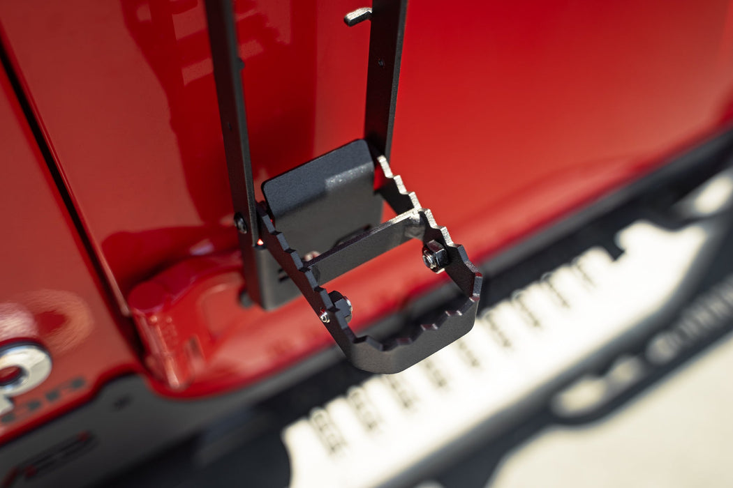 DV8 Offroad 2007-2026 Jeep Wrangler JK/JL & Gladiator JT Hinge Mounted Steps – installed on vehicle, image 13 of 20