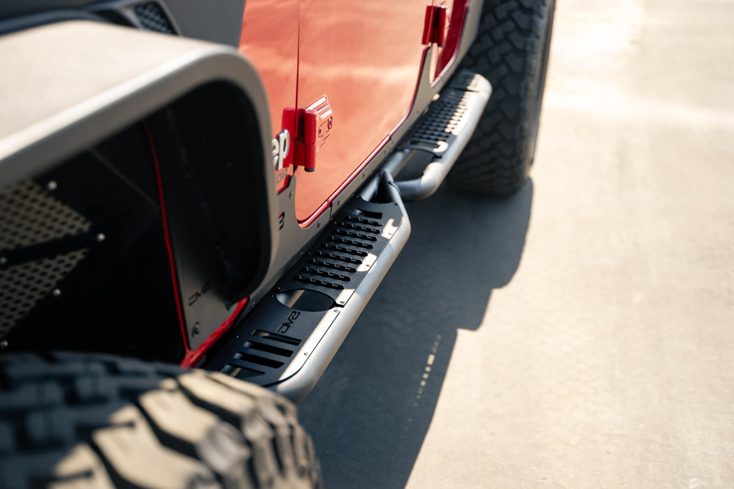 DV8 Offroad 2020-2026 Jeep Gladiator JT OE Plus Side Steps – installed on vehicle, image 5 of 18