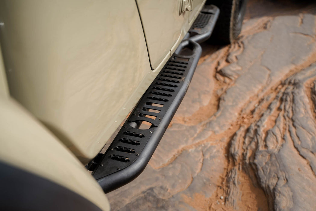 DV8 Offroad 2020-2026 Jeep Gladiator JT OE Plus Side Steps – on the trail, image 3 of 18