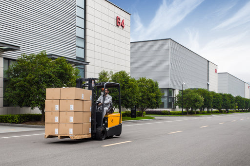 Xilin CPD20SA-20-Li-189 3 wheel electric forklift side angle view