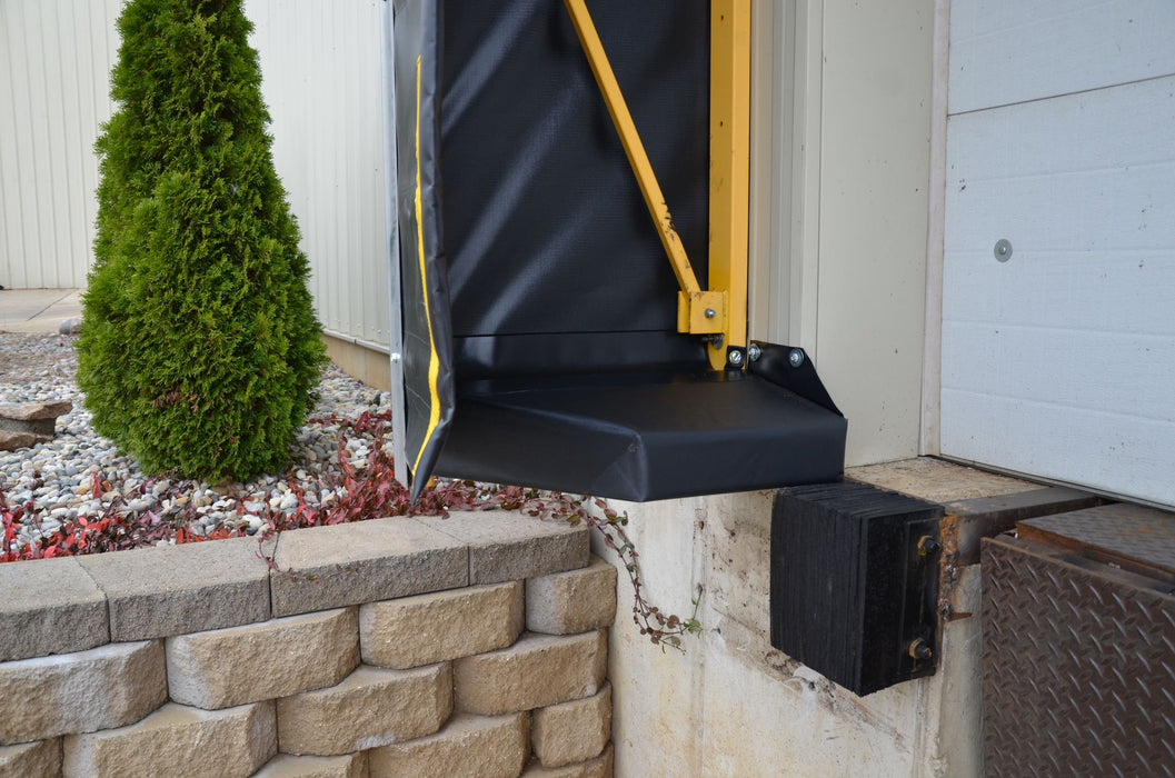 Vestil D-520-24 vinyl retractable dock shelter - view 3