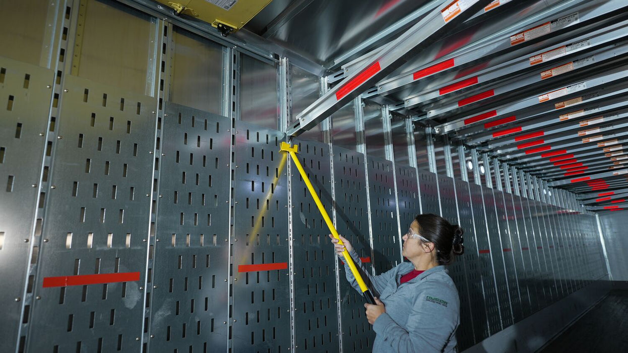 Vestil E-TRK-CBAT steel e-track cargo bar lifting and lowering assist tool - view 8