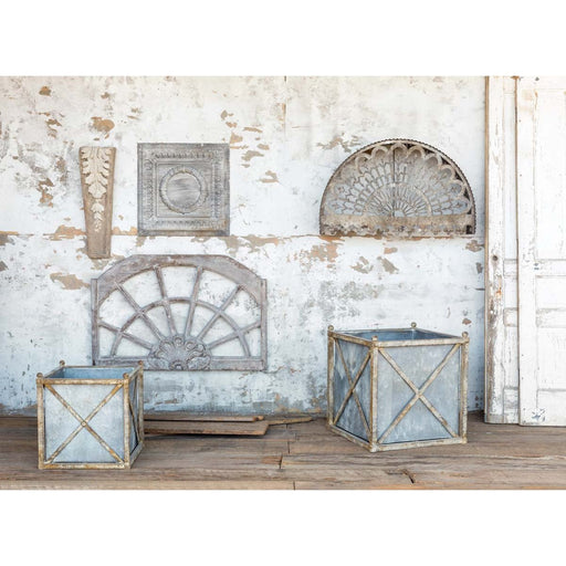 Park Hill Collection Manor Metal Estate Planter, Small ECM80960 Park Hill Collection