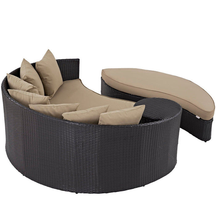 Convene Outdoor Patio Daybed - detail close-up