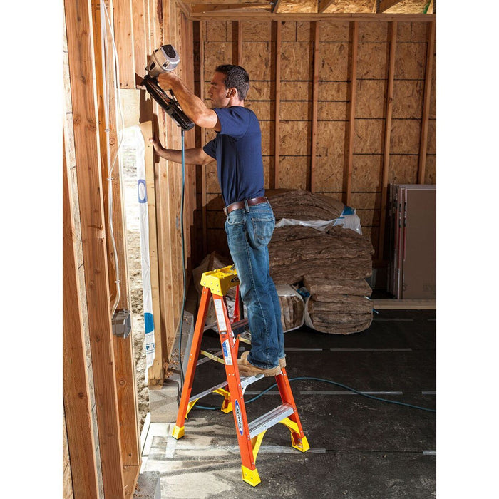 Vestil FBSL-4 fiberglass step ladder - view 3