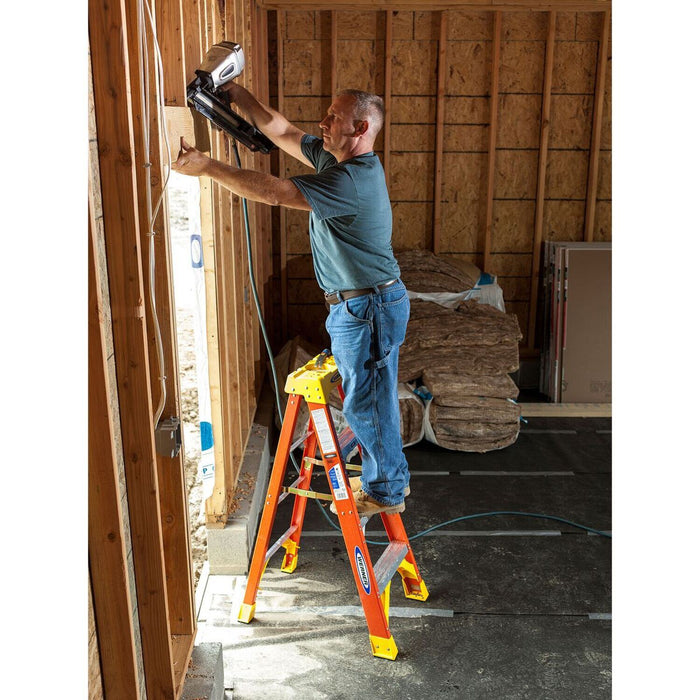 Vestil FBSL-4 fiberglass step ladder - view 4
