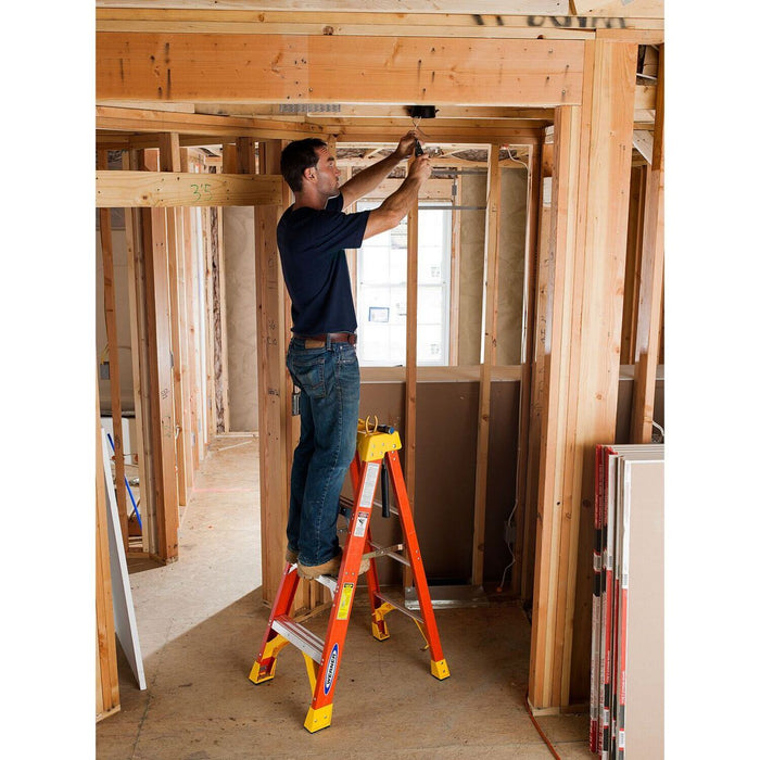 Vestil FBSL-4 fiberglass step ladder - view 5