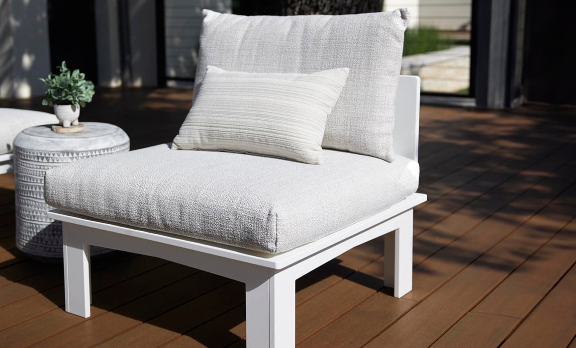 Ledge Lounger Mainstay Sectional Relaxed Middle — view 3