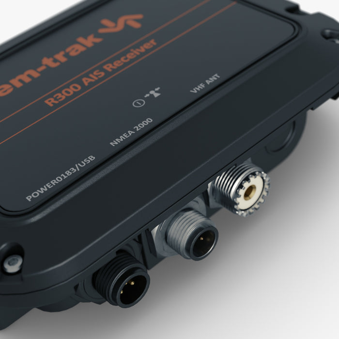 em-trak R300 connector panel close-up