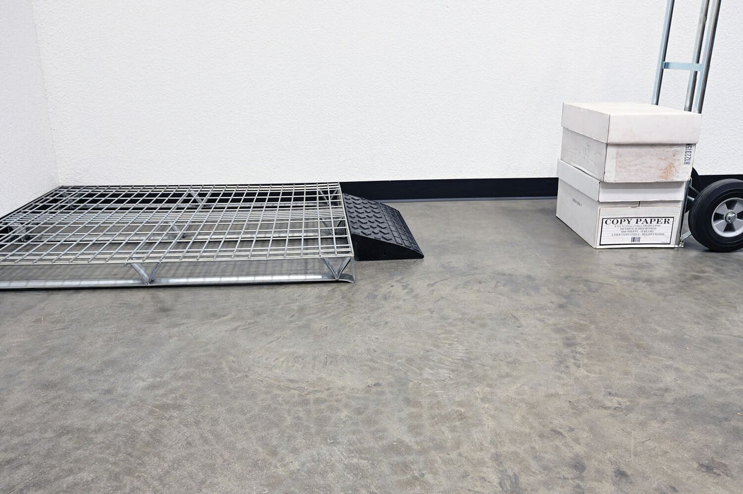 Vestil RCR-23 heavy duty rubber corner ramp rectangular - view 4