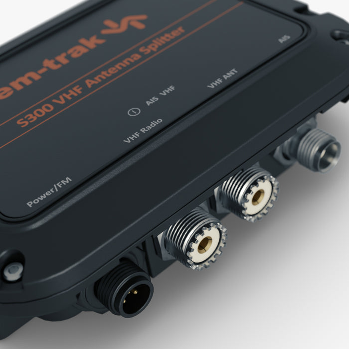 em-trak S300 antenna connectors close-up