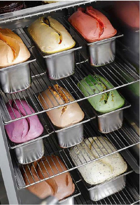 AMPTO ARG-30US cabinet interior with gelato containers