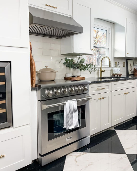 Thor Kitchen 30-Inch 4.55 cu. ft. Oven Electric Range in Stainless Steel (HRE3001) Thor Kitchen