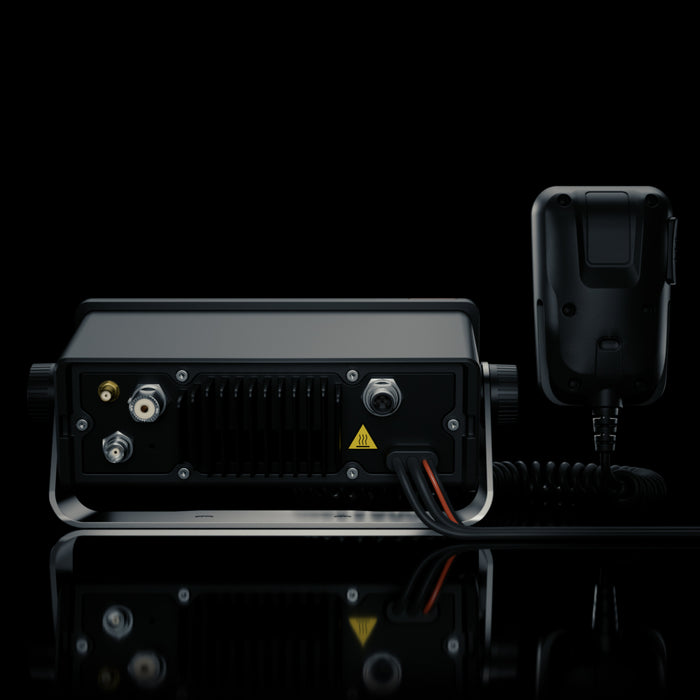 em-trak X100 rear connectors: VHF antenna, GPS and NMEA ports