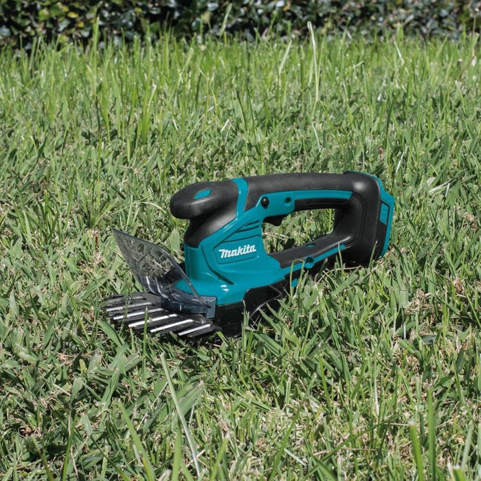 VM Hardware Makita XMU04Z 18V LXT Lithium-Ion Cordless Grass Shear - Detail View