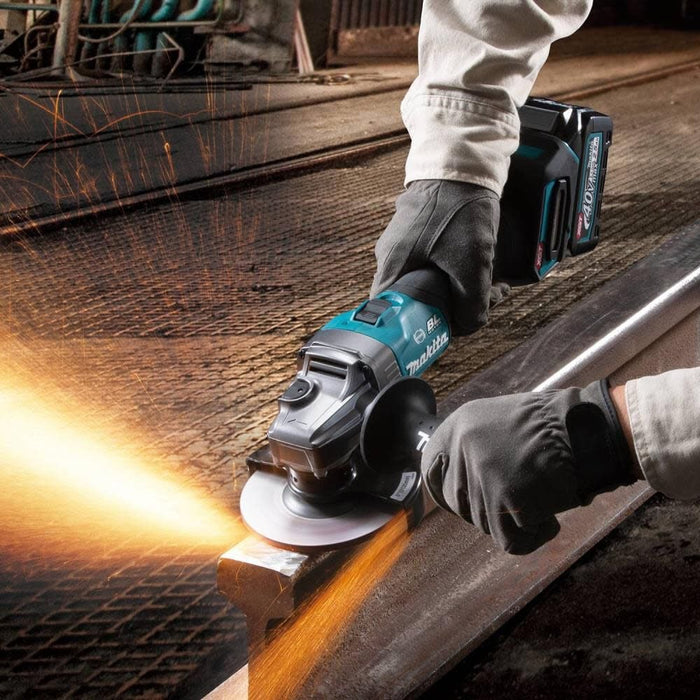 VM Hardware Makita GAG01M1 40V Max XGT GAG01M1 Brushless Cordless 4‐1/2” / 5" Angle Grinder Kit - Detail View