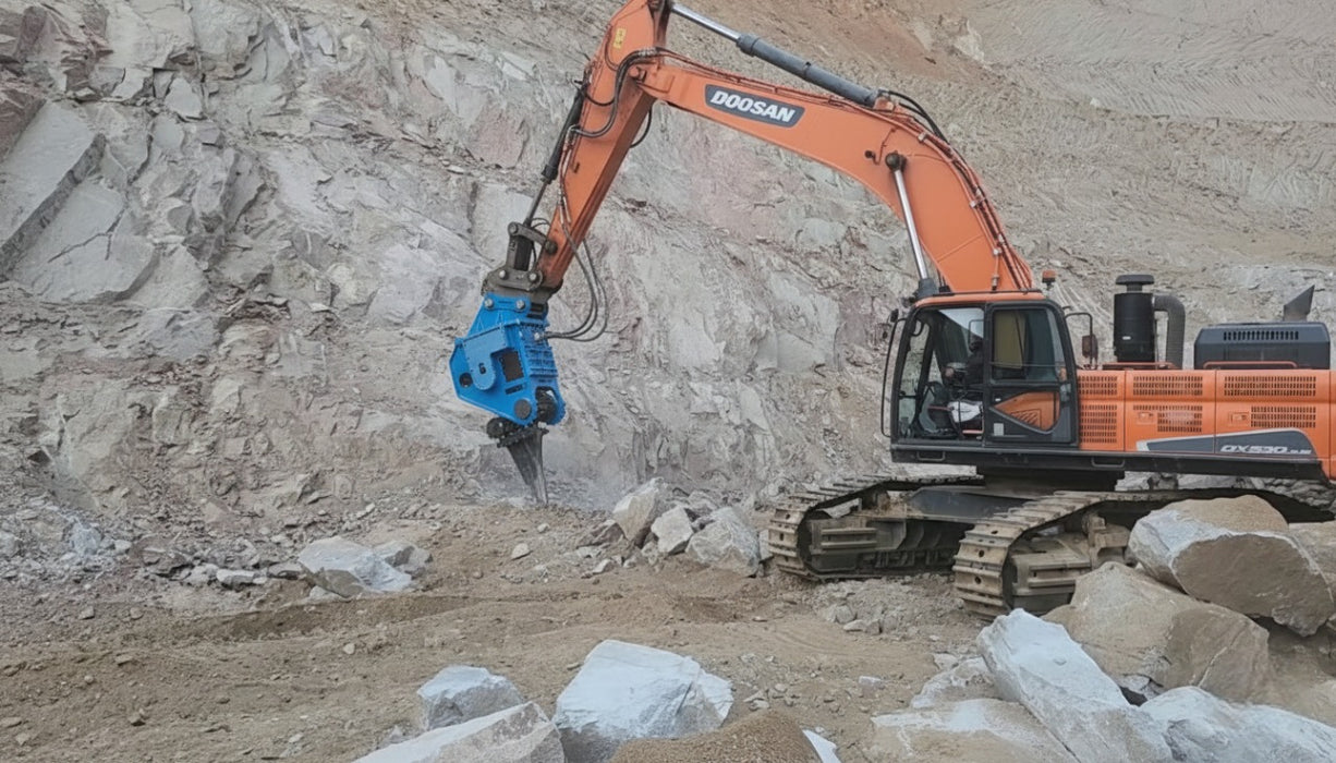 RAMEX RVR vibro ripper working a quarry face