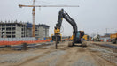 RAMEX side-grip vibro hammer driving a pile on a building site
