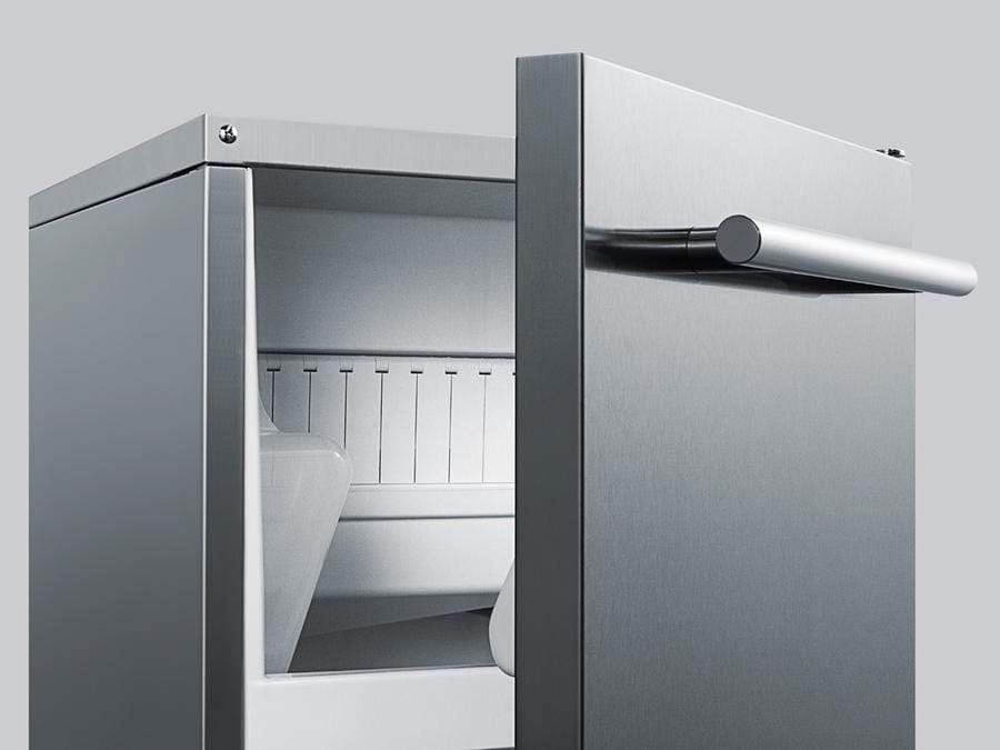 Summit 15" Wide 62 Lb. Built-In Undercounter Commercially Listed Indoor/Outdoor Clear... Beverage Cooler - Lifestyle View