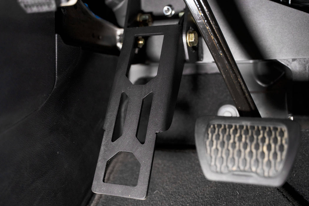 DV8 Offroad 2018-2026 Jeep JL/JT Adjustable Dead Pedal – image 4 of 7
