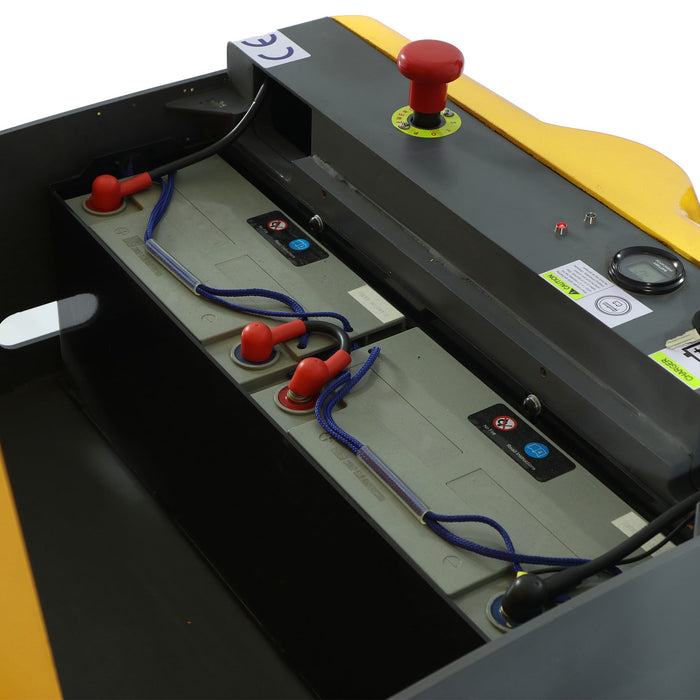 Xilin CPD15W-II-118 counterbalanced stacker battery and drive unit detail